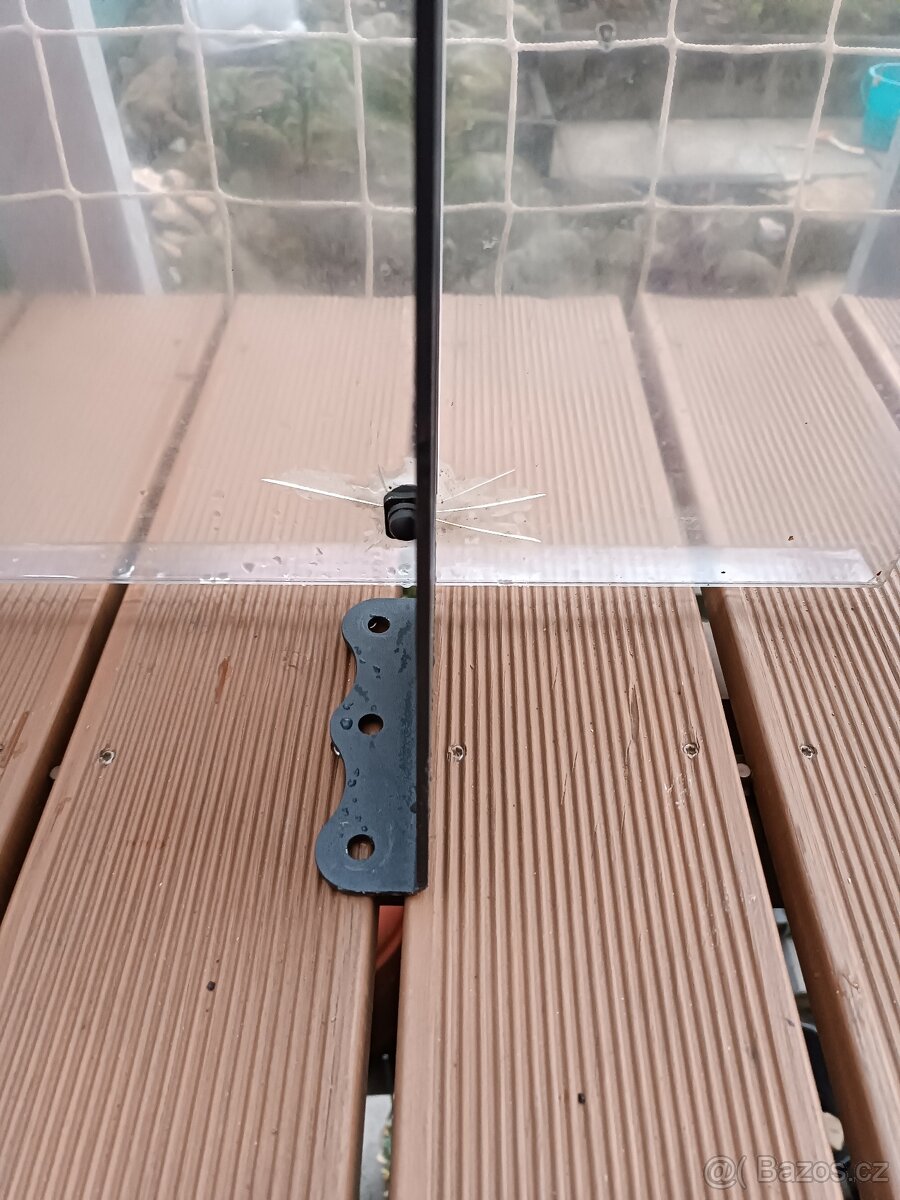 Průhledná stříška z plexiskla o rozměrech 135 x 95 cm. - 4