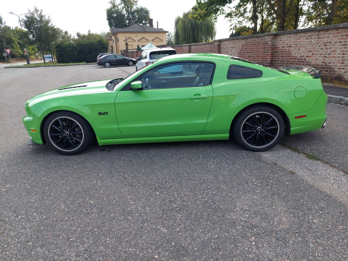 Ford mustang 5.0 GT manuál - 4
