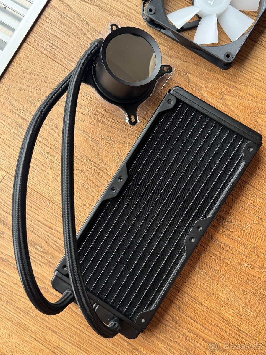 Vodní chlazení NZXT KRAKEN 240 RGB s LCD displejem - 4