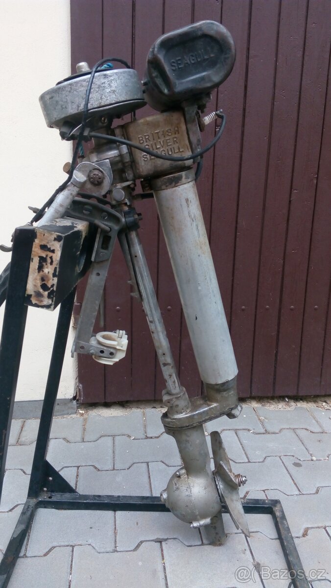 historický lodní motor Seagull - 4