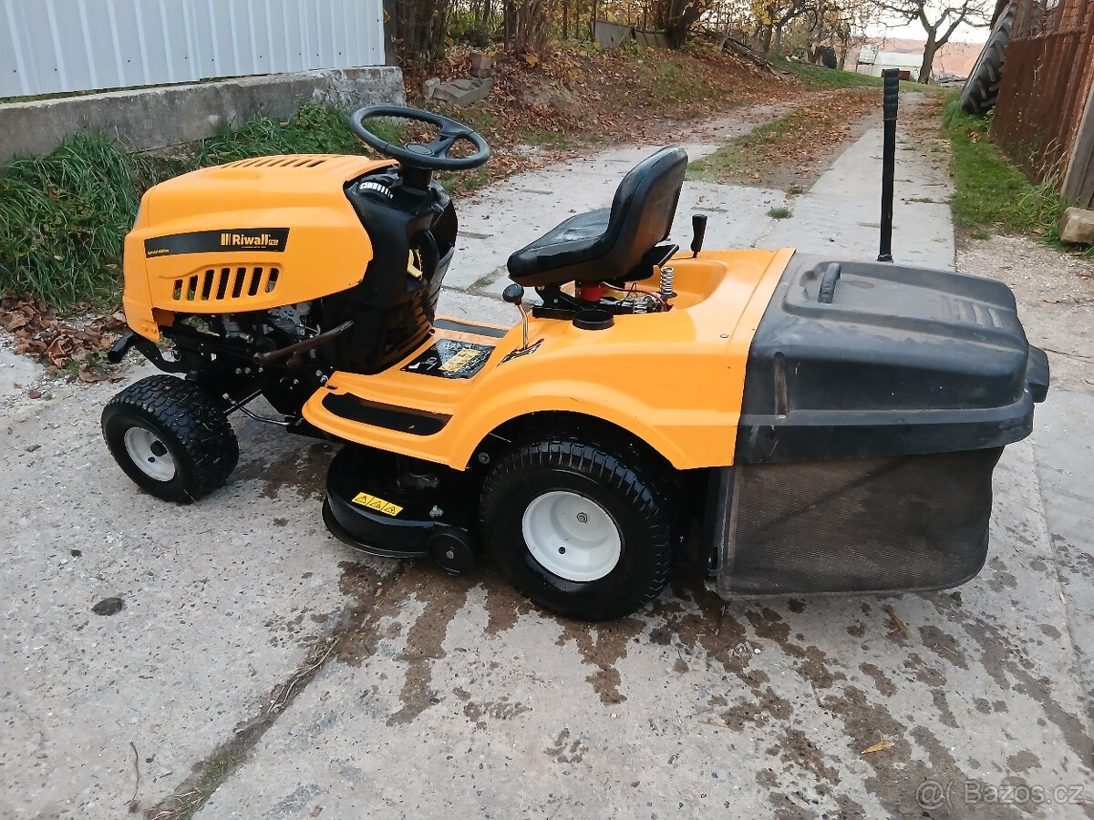 Prodám sekací traktor Riwall - 4