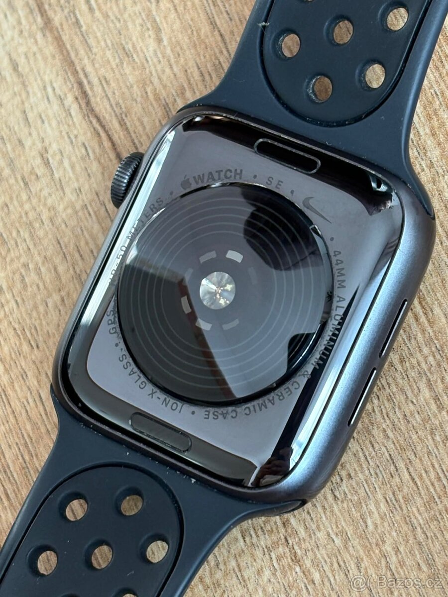 Apple Watch SE 44 mm - 4