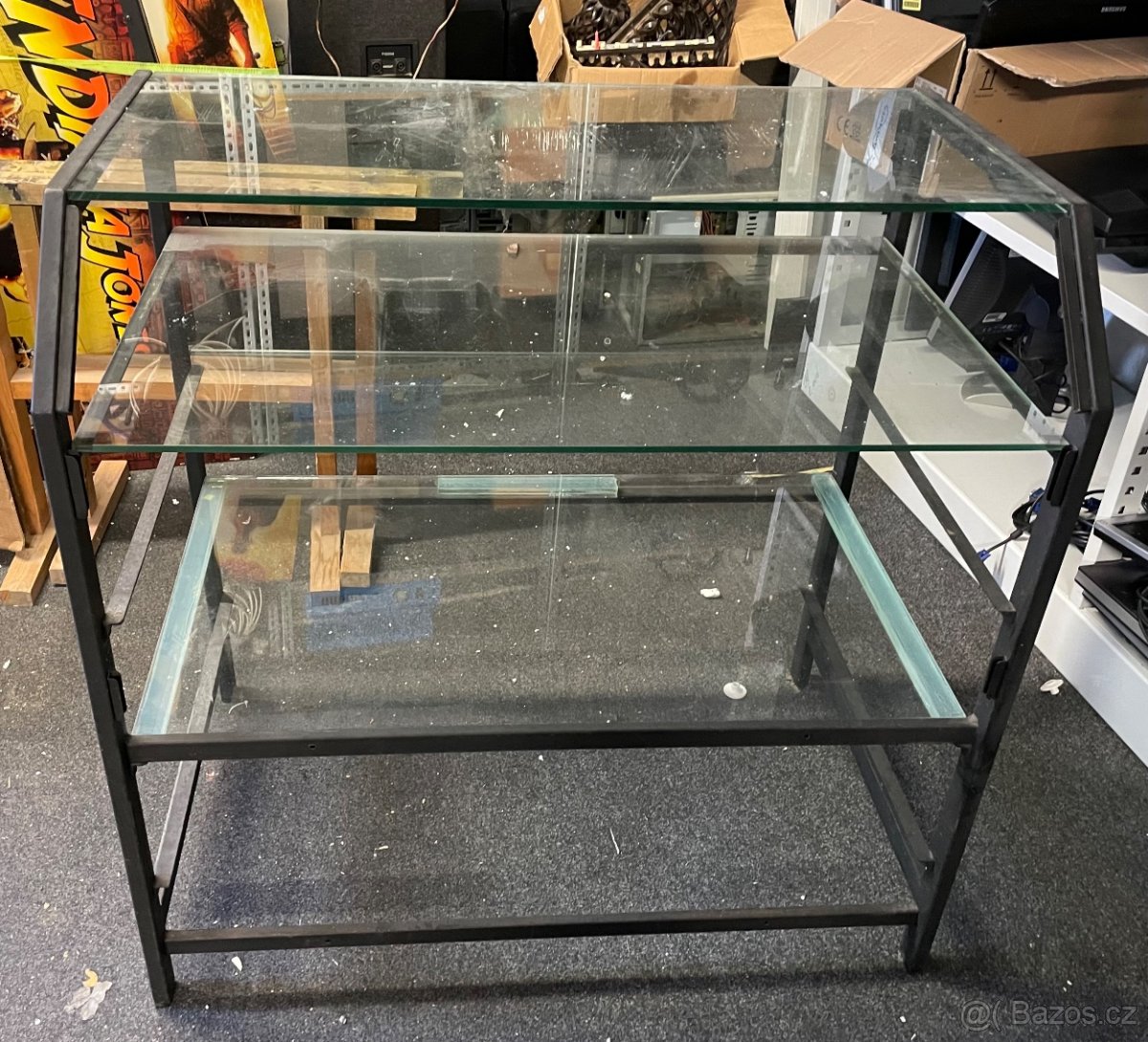 Pulty, skříňky, vitríny, regál - 4