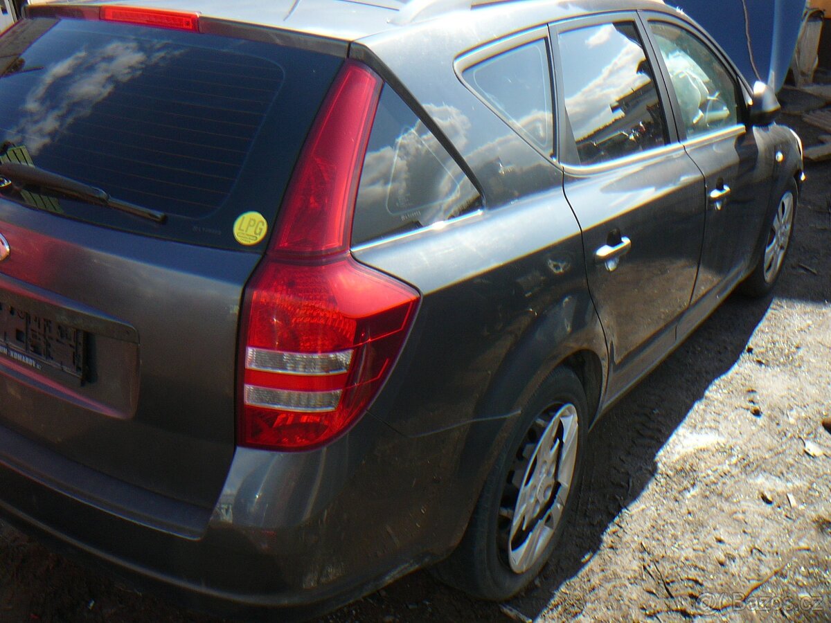 Kia Ceed 1.4 80kW 2009 – prodám díly - 4