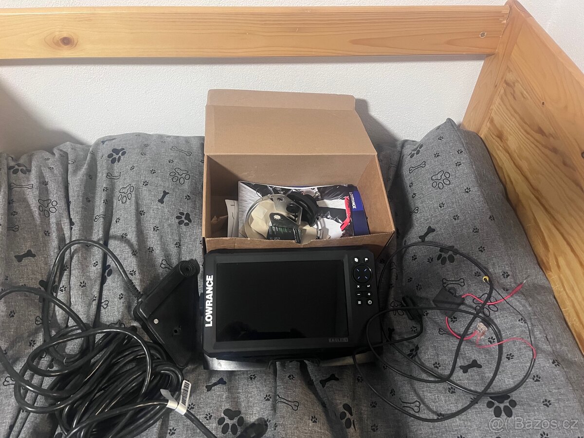 Lowrance - 4