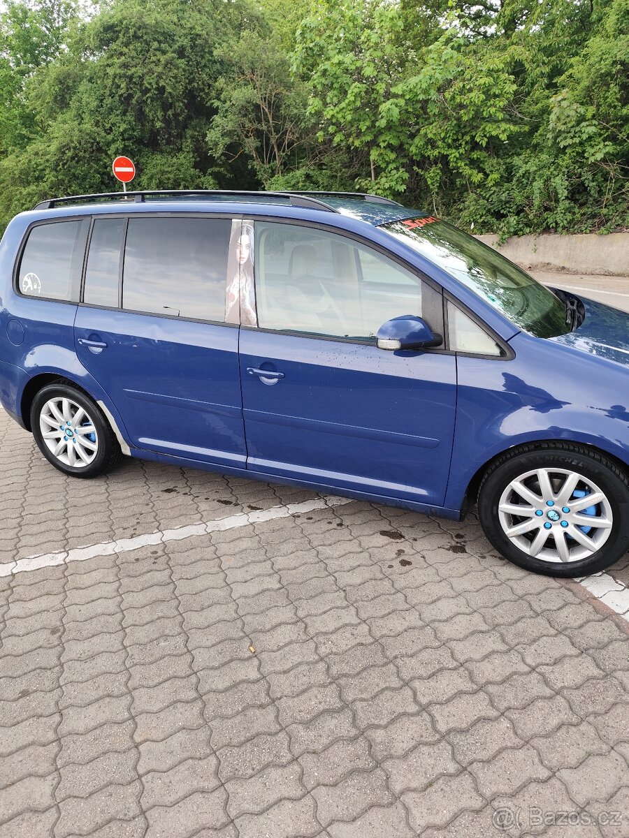 Volkswagen Touran - 4