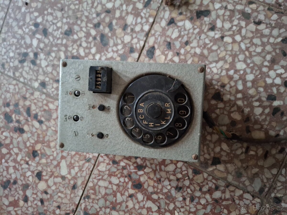 Starý historický nástěnný telefon - 4