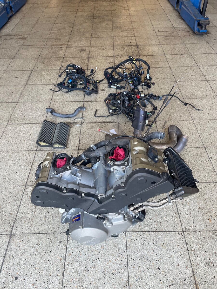 Ducati motor 848 superbike 2008-2012 - 4