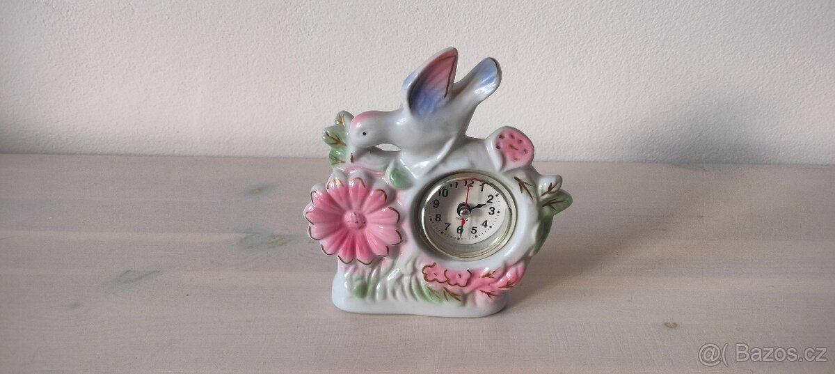 Porcelánové hodiny s ptáčkem funkční - 4
