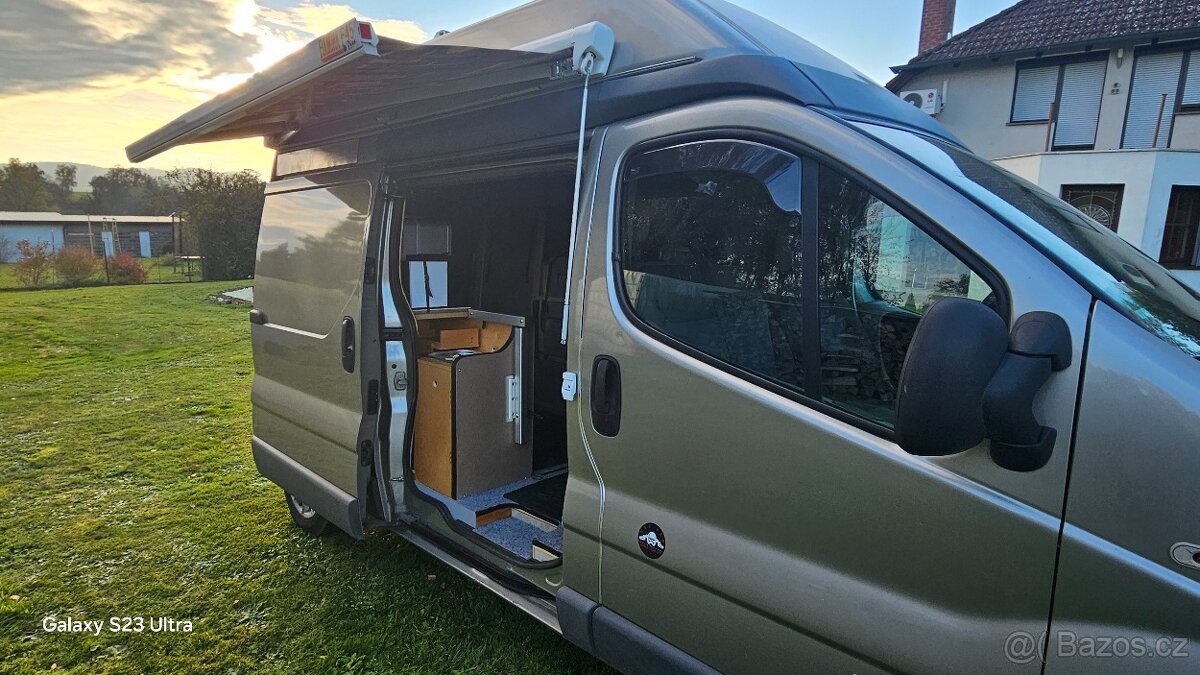Opel Vivaro 2,5 CDTI 107kw L2H2 obytny webasto postel - 4
