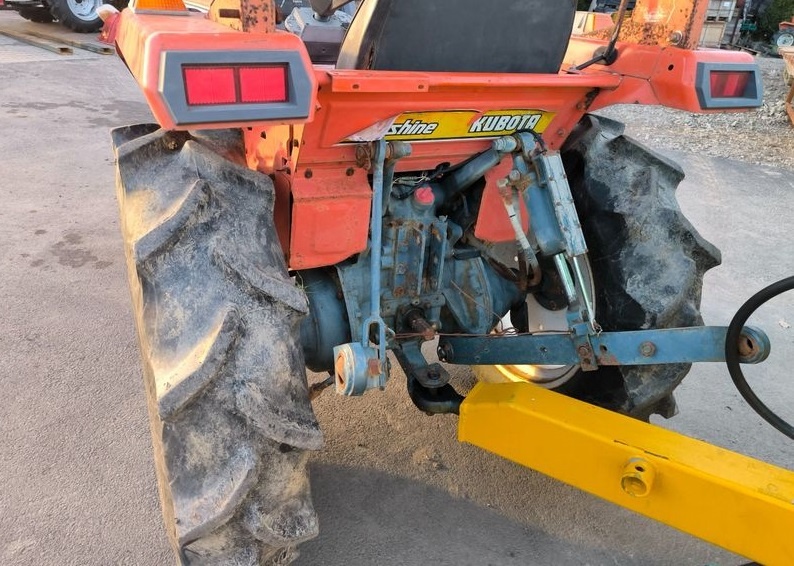 TRAKTOR Kubota Sunshine 4x4 - 4