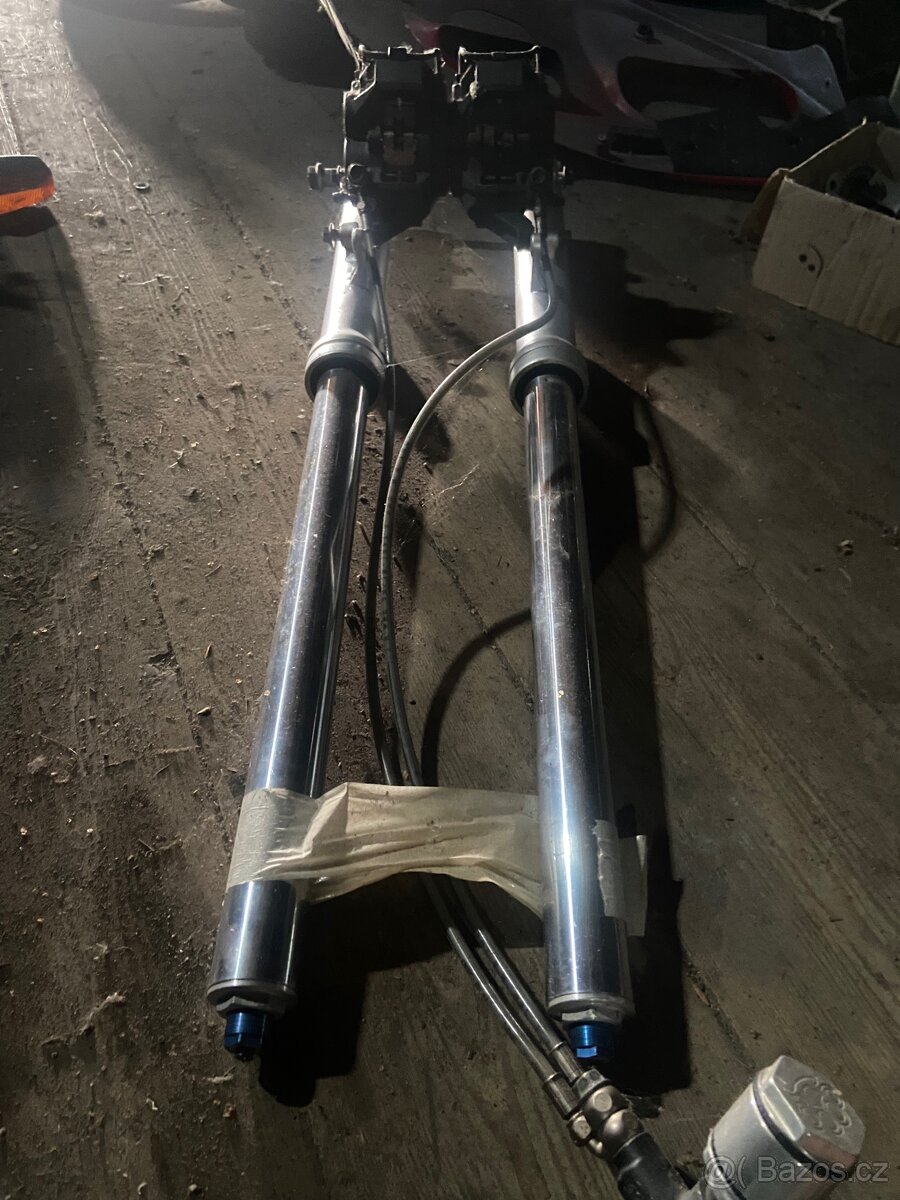 Předek Yamaha thunderace - 4