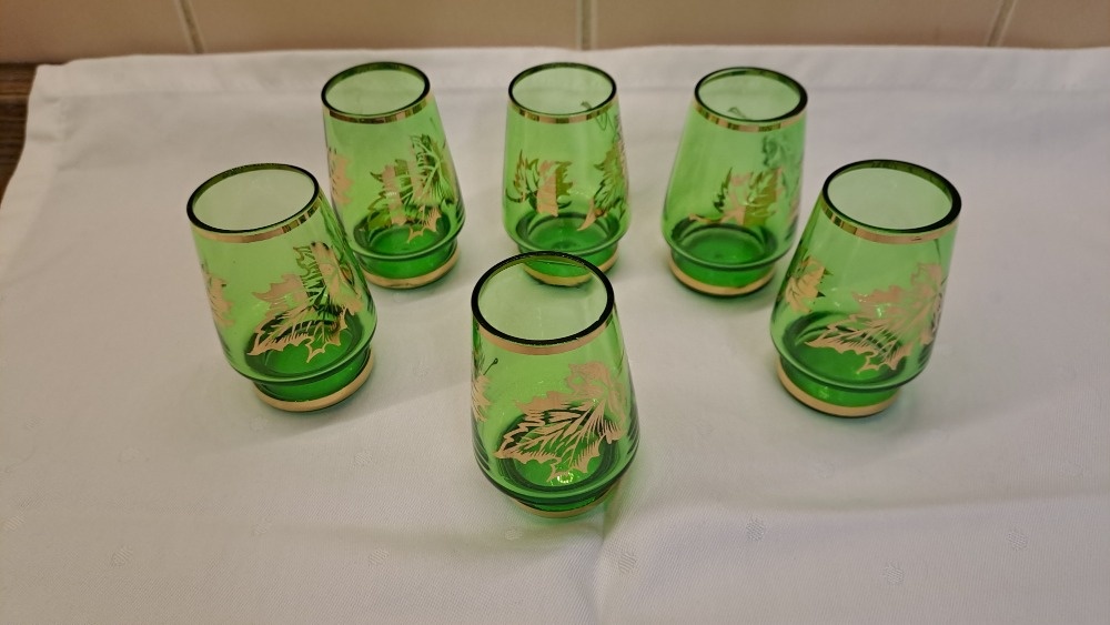 RETRO ŠTAMPRLATA ZELENÁ ZLACENÁ ČIRÁ PANÁKY - 4