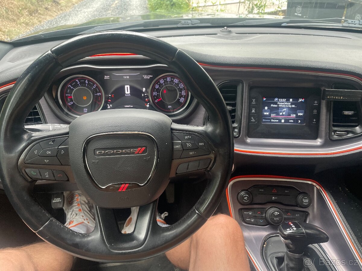 Dodge Challenger - 4