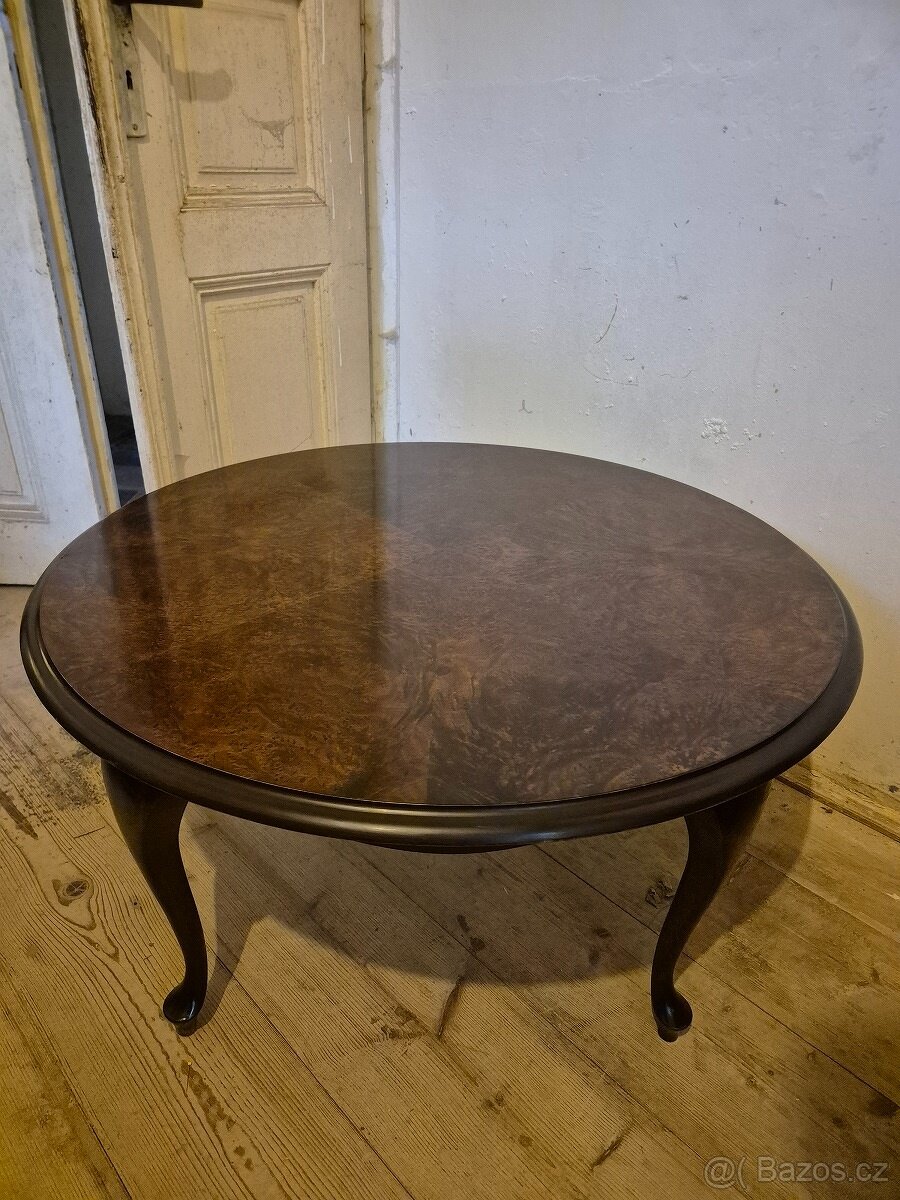 Stylový kulatý konferenční stolek ve stylu Chippendale - oře - 4
