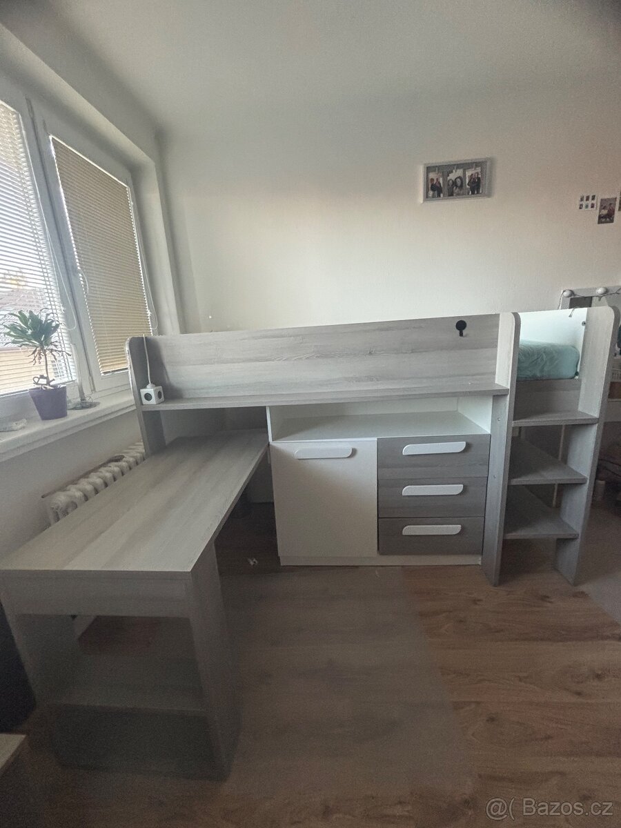 Vyvýšená postel se stolem - 4