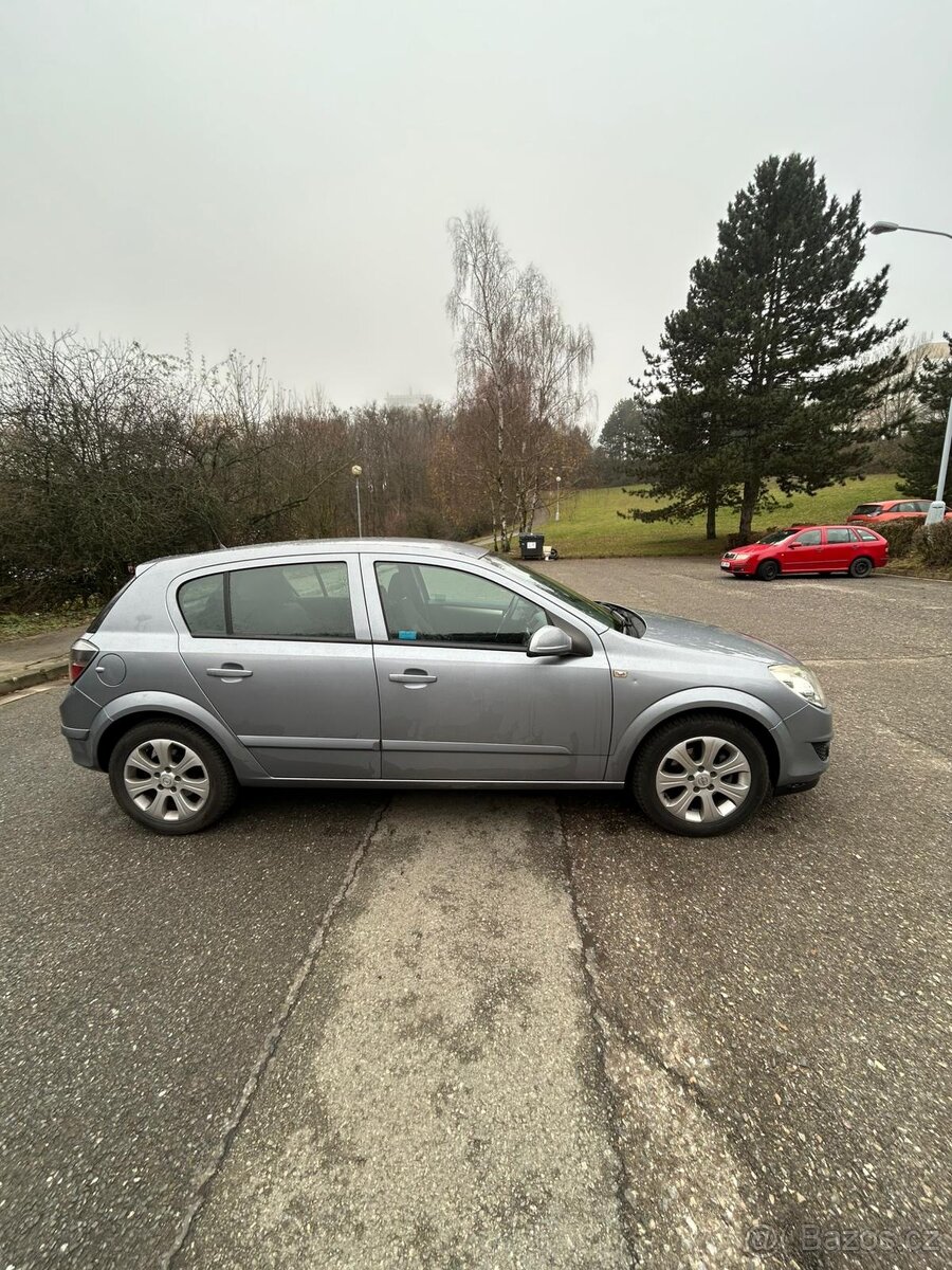 Opel Astra H 1.6 2008 - 4