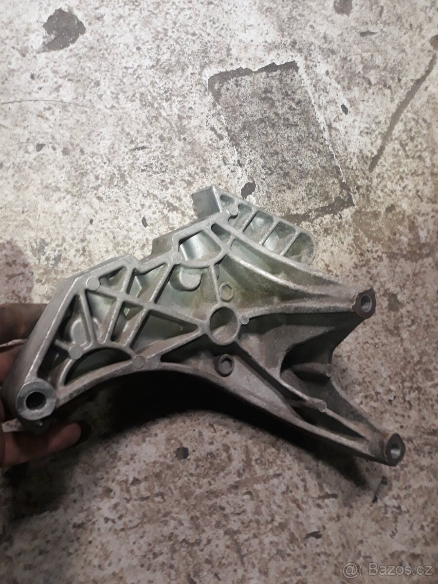 Držák motoru 1,6 2,0 TDI, VW,Skoda - 4