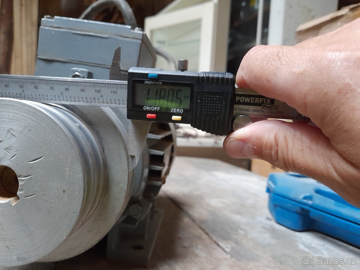 Asynchronní motor 1,1kW 2840ot/min + řemenice, 380/220V - 4