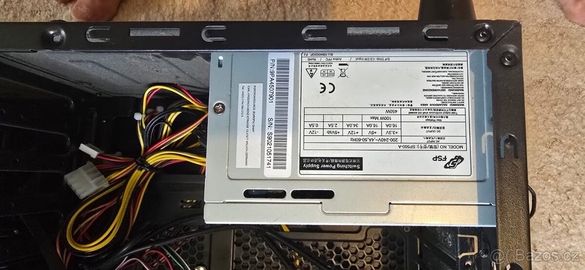 PC sestava s monitorem
- 4