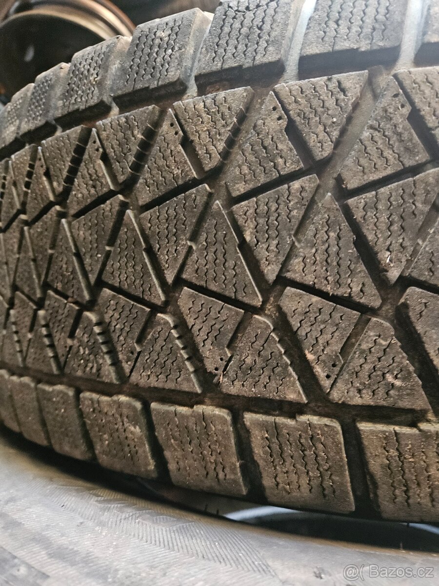 235/70R16 106S Bridgestone Blizzak - 4