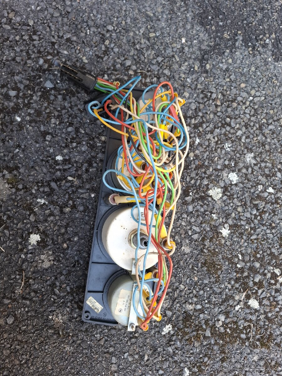 Prodám budíky na Škoda 120 - 4