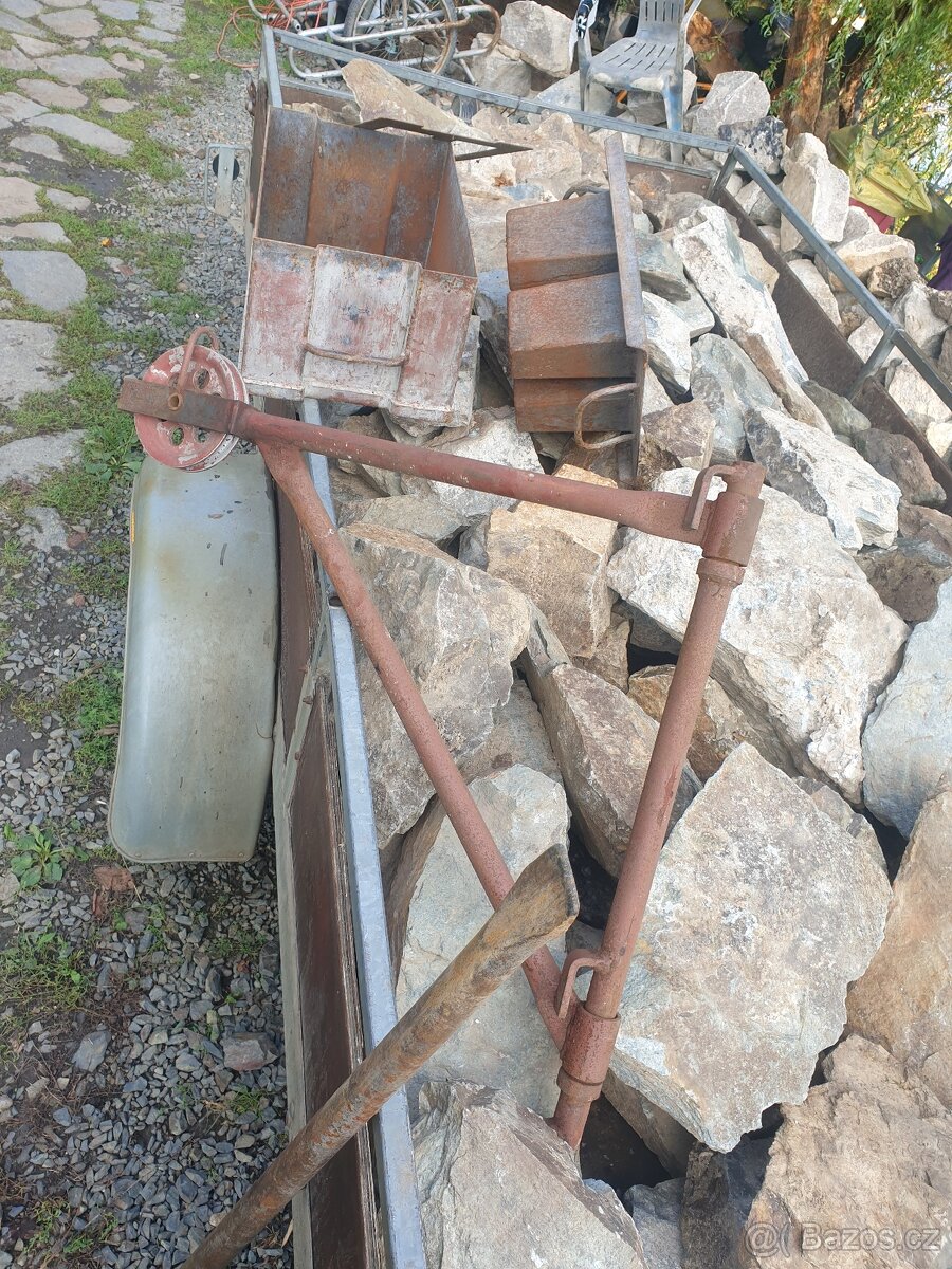 Vrátek, zbíječka, forma na tvárnice - 4