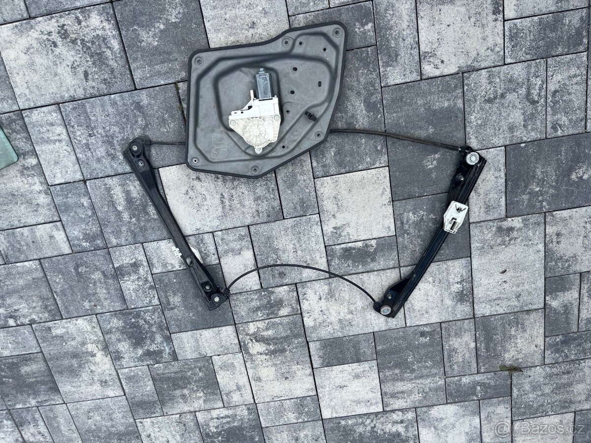 Škoda Superb II Facelift 2015 okna dveří levá strana - 4