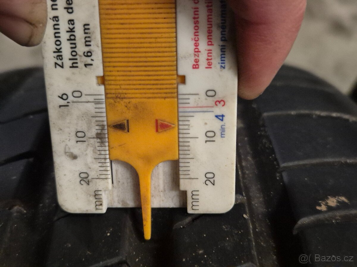 215/45r16 Kumho letni - 4