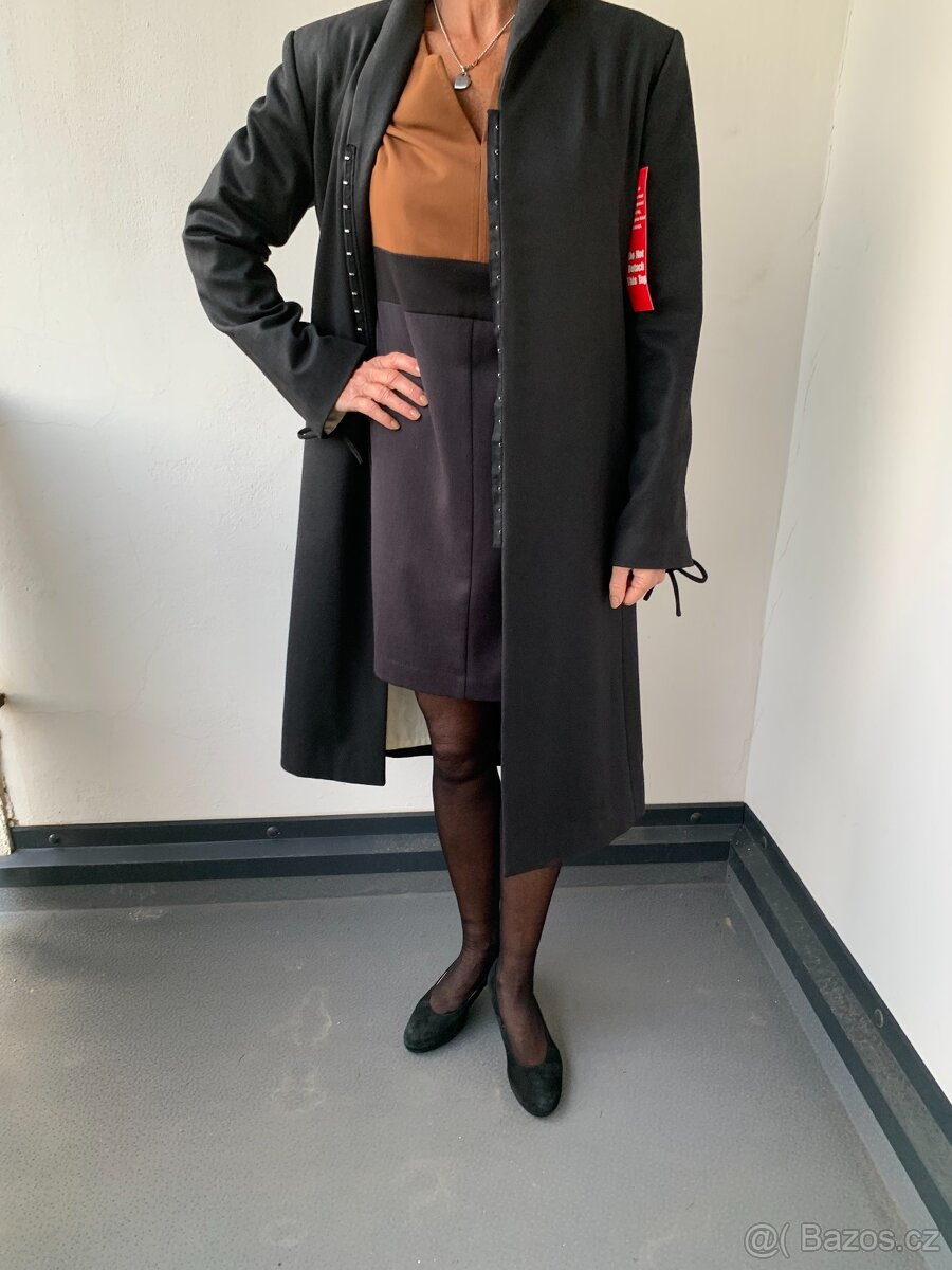 luxusní kvalitní černý kabát - vel. M - nový - 4