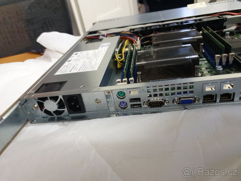 Prodám 1U server SUPERMICRO 3.5" 4 sloty na HDD, 26 GB RAM D - 4