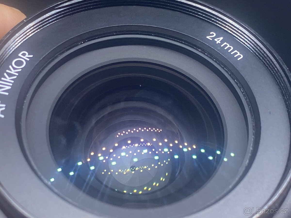Nikon AF Nikkor 24mm f/2,8 D - 4