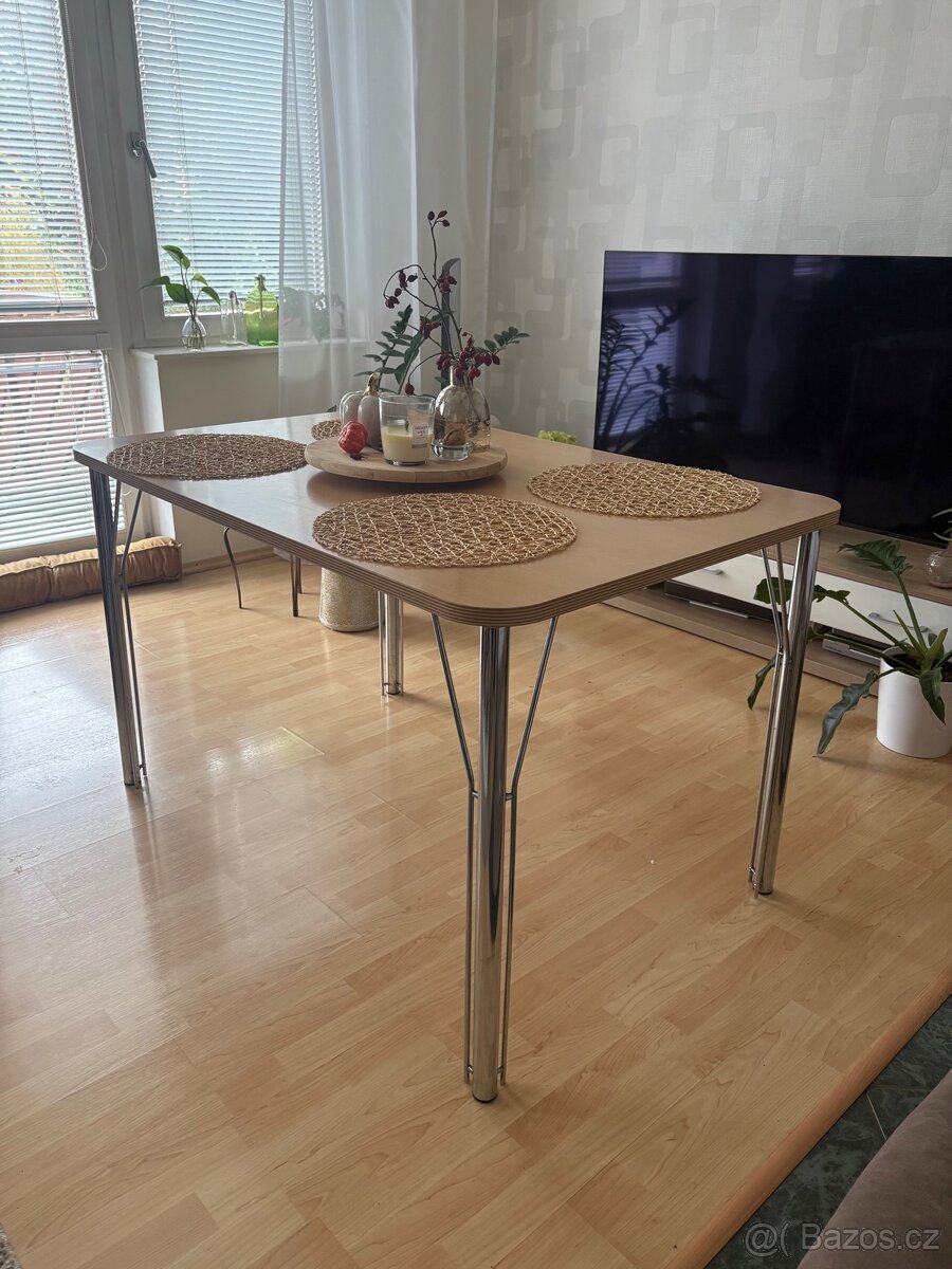 Jídelní stůl - 4