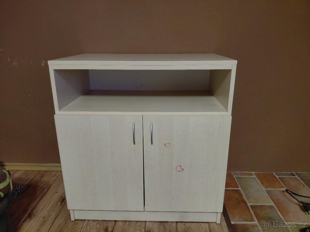Skříň s přebalovacím pultem - 4