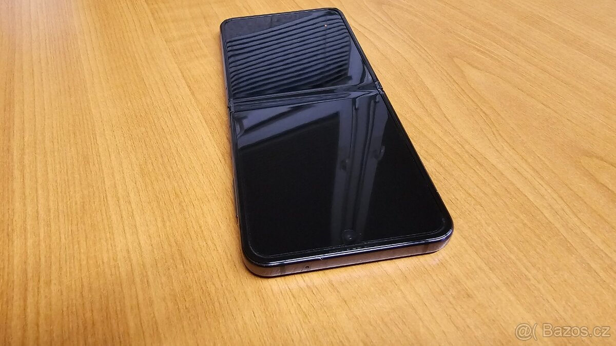 Samsung galaxy Z flip 4 - 4