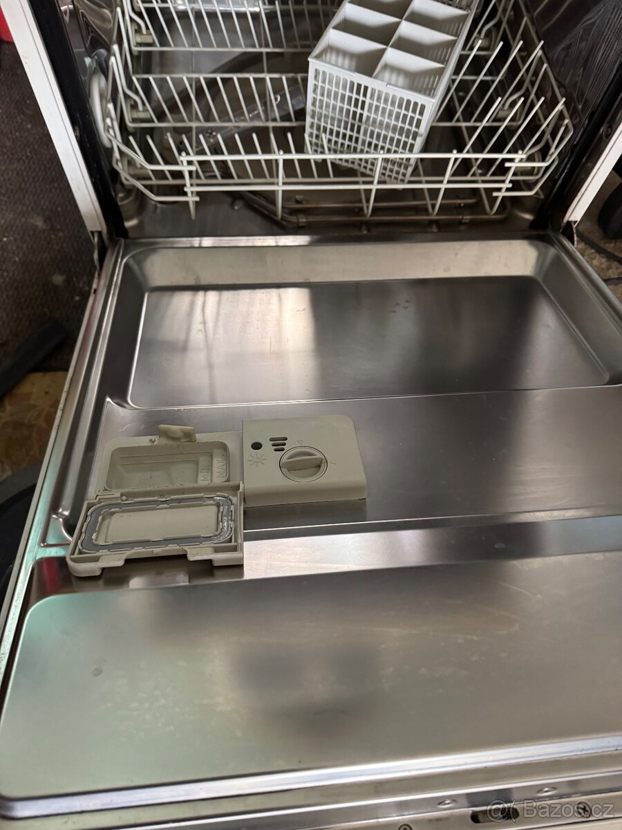 Myčka na nádobí zanussi - 4