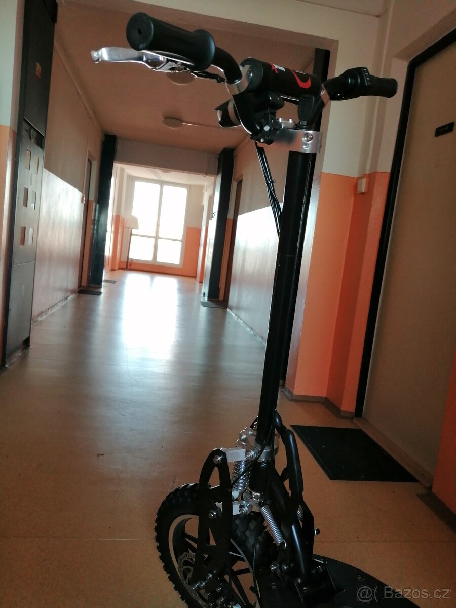 Prodej elektrické koloběžky VeGA Xtrem CROSS 1000 - 4