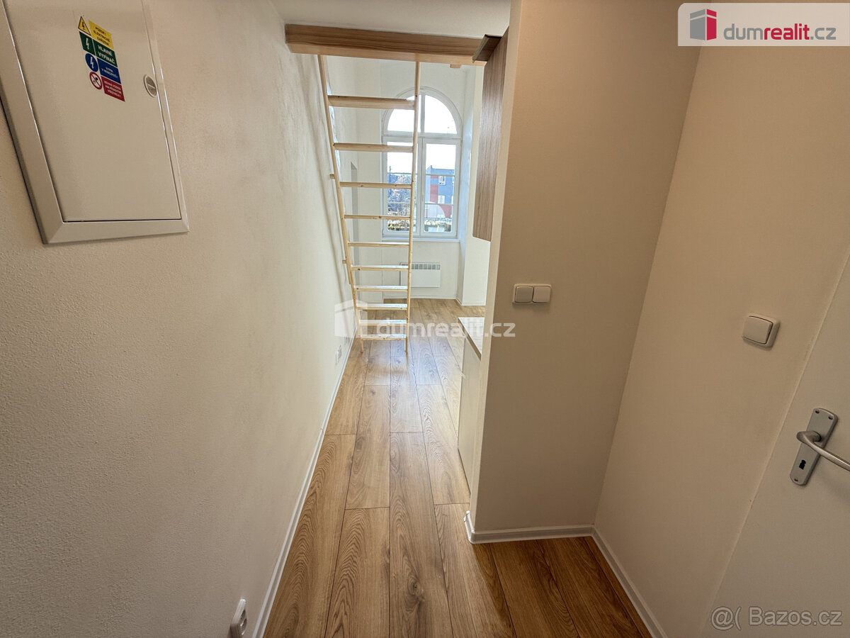 Pronájem bytu 1+kk 35 m2 P5 Smíchov po rekonstrukci loft cih - 4