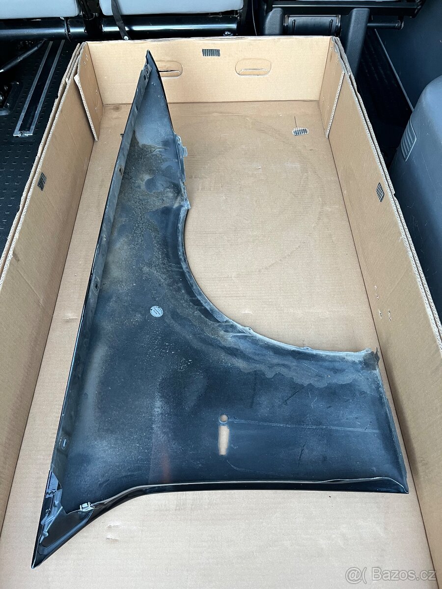 Poškozený levý přední blatník BMW e90 e91 - 4