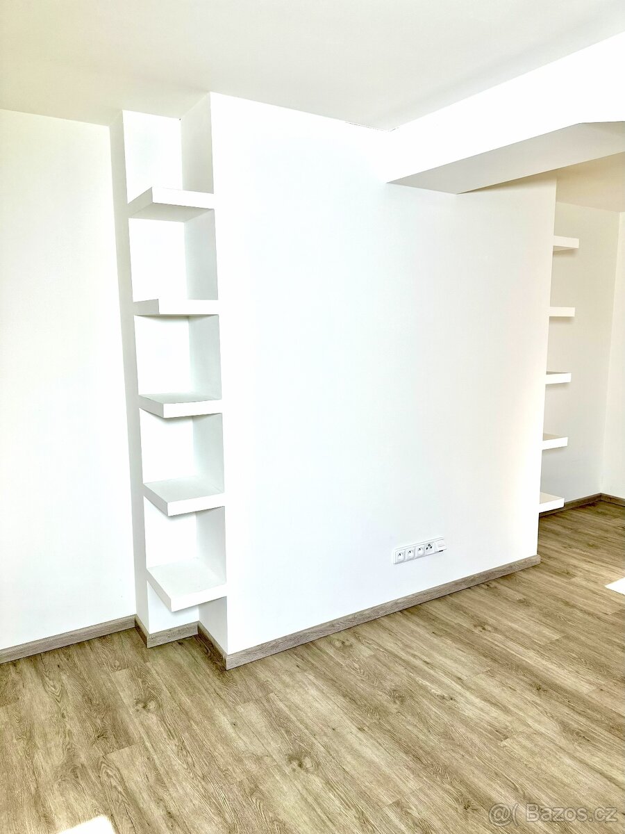 Pronájem venkovních zpevněných ploch + kanceláře/byt pro zam - 4