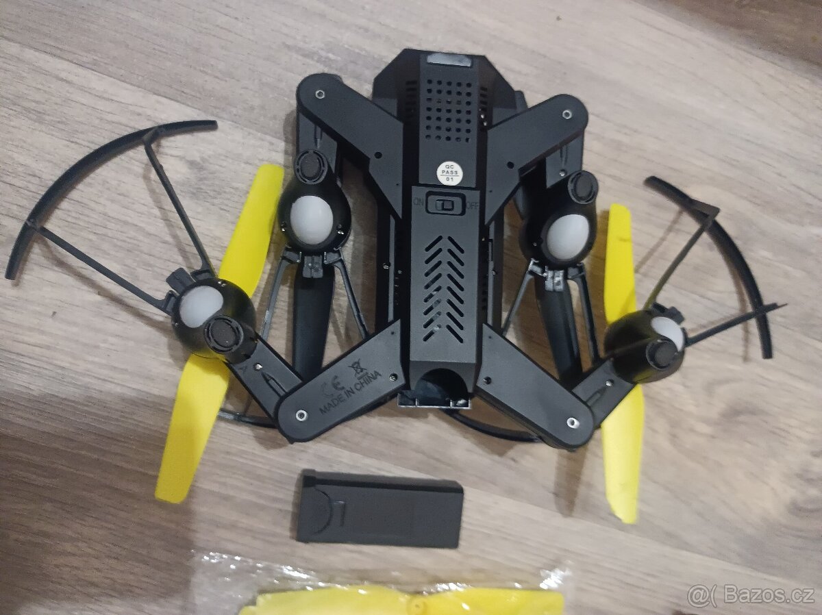 Dron na ovládání, ovladač na ruku, 2,4 GHz - 4