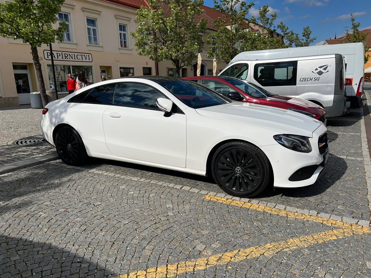 Mercedes Benz E200 Coupe - 4