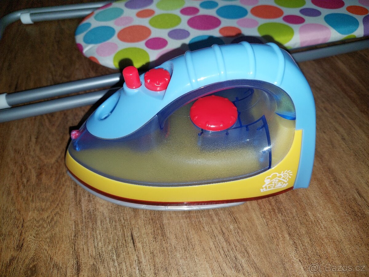 Žehlící prkno s žehličkou - 4