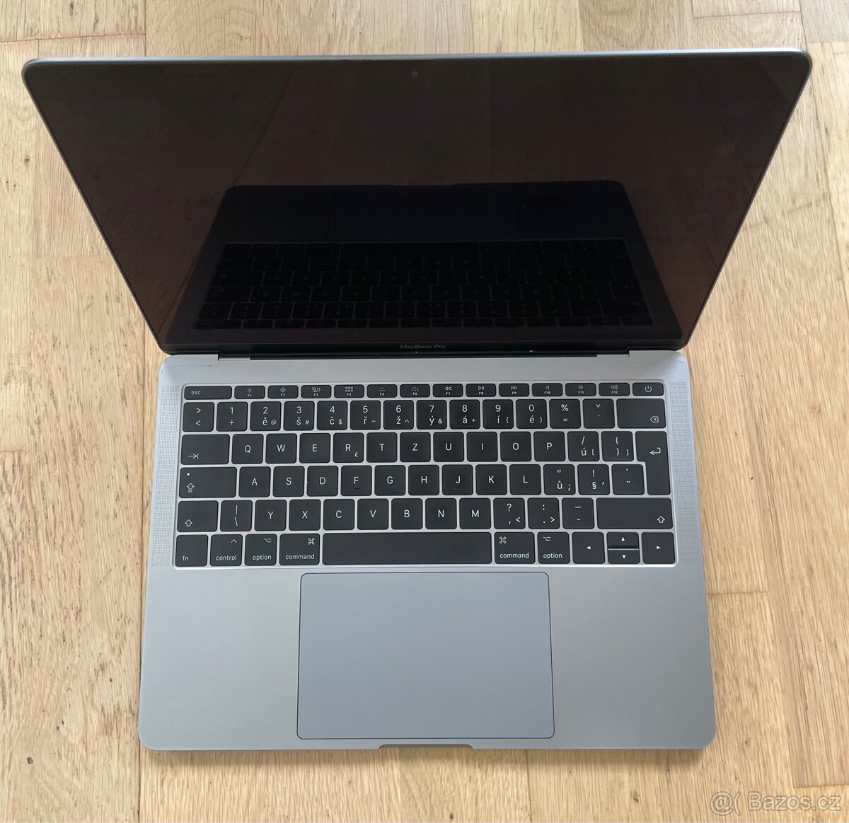 Prodám Apple MacBook Pro 13,3" 256GB (2017) i5, 8GB RAM - 4