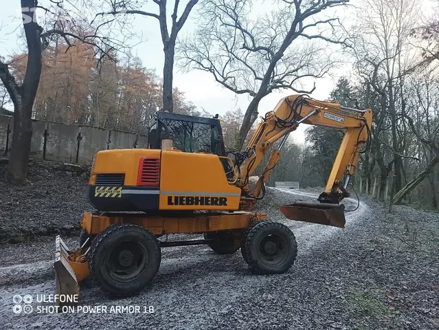 kolový bagr Liebherr A310 - 4