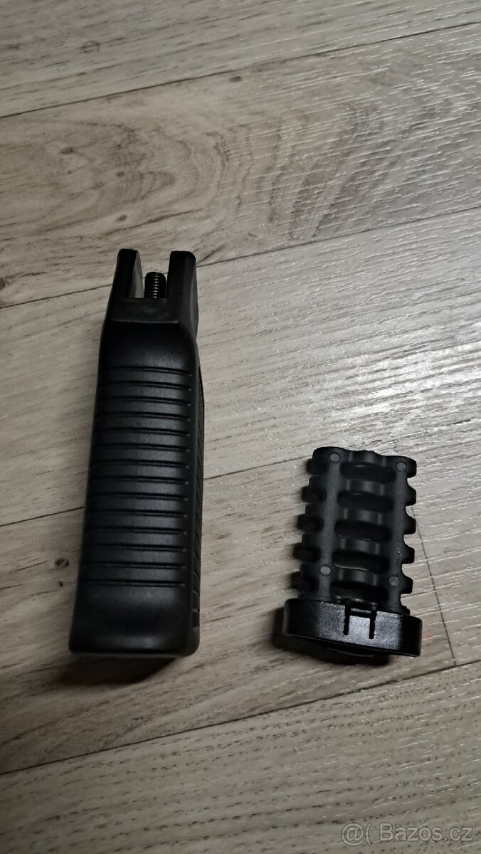 AR 15 polymerová pažbička DLG-060 - 4