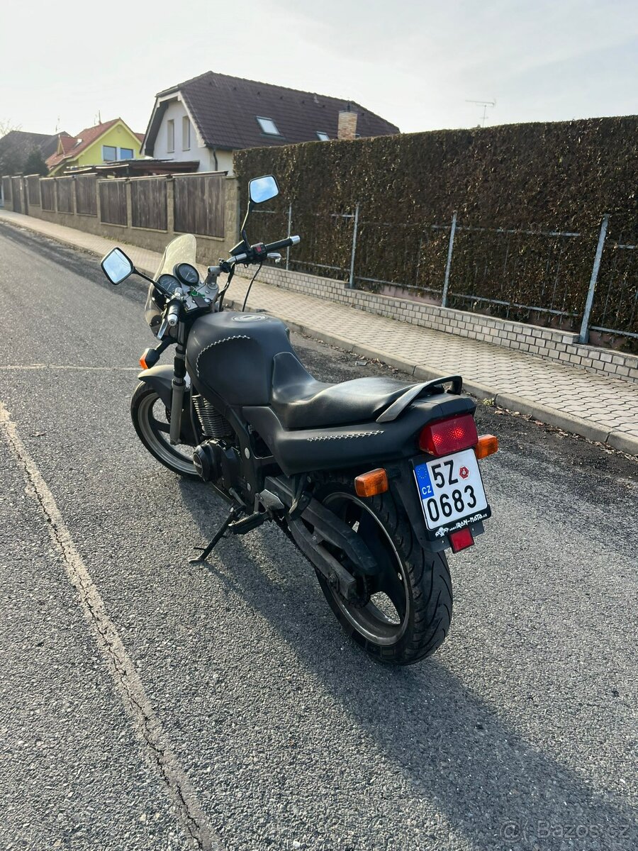 Suzuki GS 500E - 4