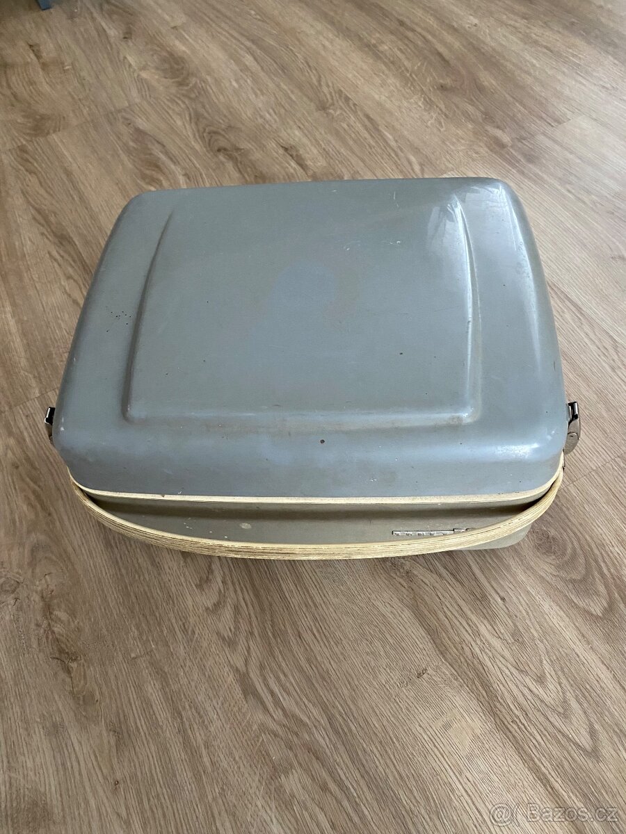 Starý páskový magnetofon - 4