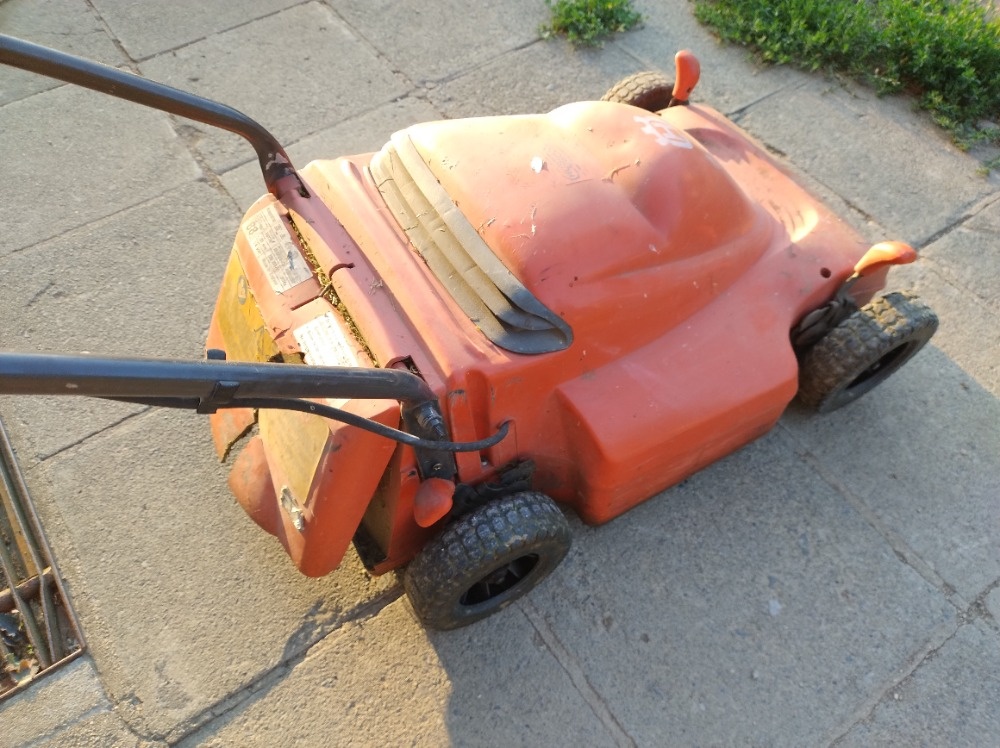 Elektrická sekačka Husqvarna ROY36 - 4