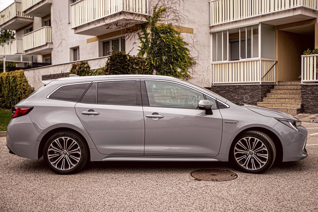 Toyota Corolla Combi TS 2.0 Hybrid GR Sport, DPH - 4